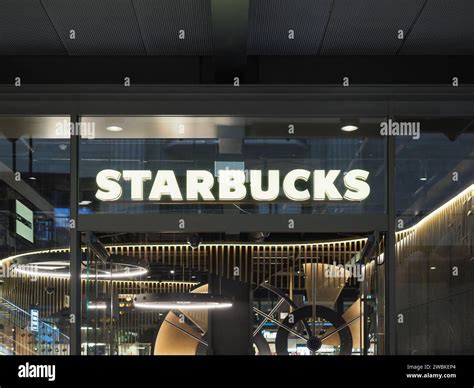 Starbucks Storefront Hi Res Stock Photography And Images Alamy