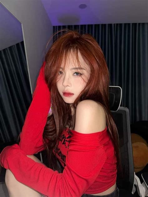 Võ Nữ Ngân Hà Hot TikToker công khai dao kéo có dấu hiệu phạm pháp