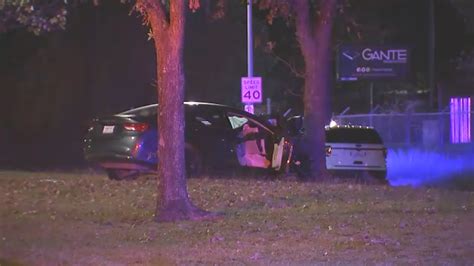 Passenger Killed After Teen Girl Crashes Car Into Tree Abc13 Houston