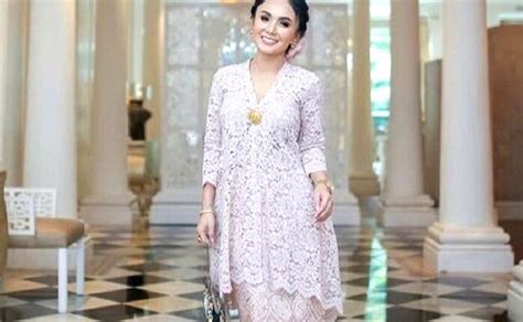 Janda Cantik Dari Kalangan Artis