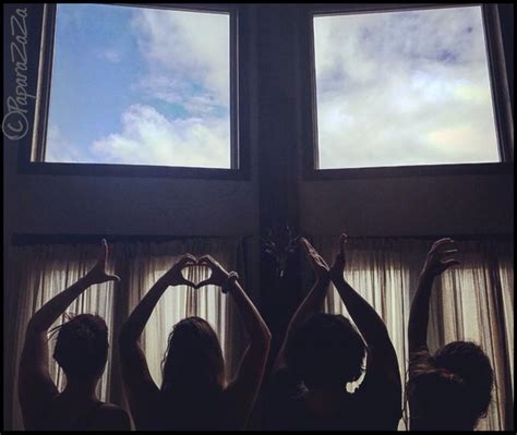 Peace Love Moment De D Tente De Yoga Et De Plaisir Avec Mes Amies Les