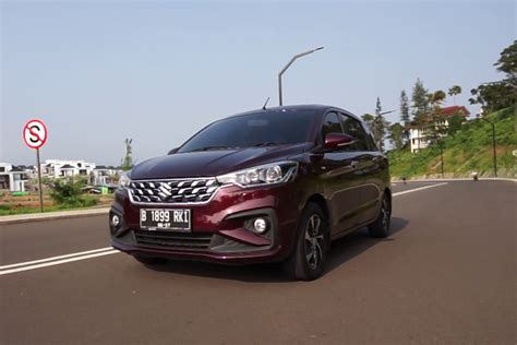 Foto Liburan Singkat Suzuki Ertiga Hybrid Ulik Fitur Penunjang