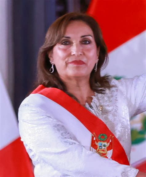 Dina Boluarte dice que las elecciones en Perú se podrían adelatar a