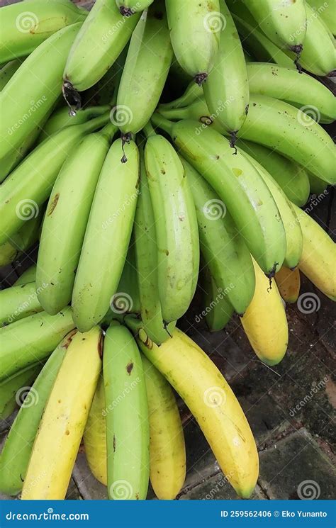 Banana Bunches That Are Partly Ripe Stock Photo Image Of Fruit Dish