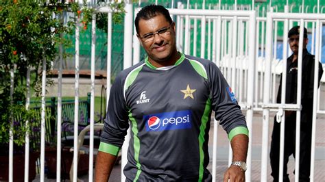 Waqar Younis Apologises With Folded Hands After Controversial Namaz