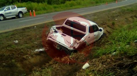 Abandonan Camioneta Accidentada