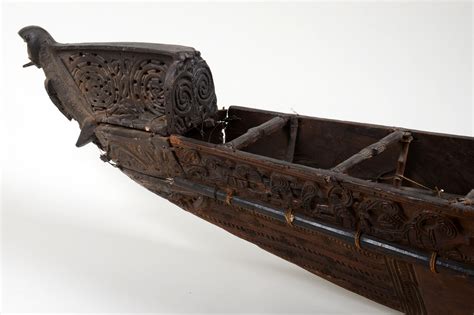 Model war canoe "waka taua" - Auctionhouse Zemanek-Münster