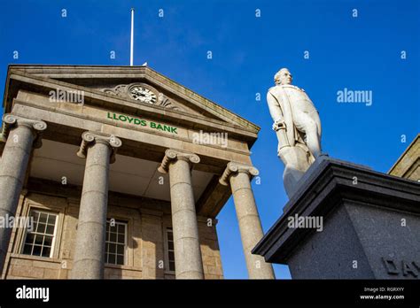 Humphry Davy Statue Penzance Hi Res Stock Photography And Images Alamy