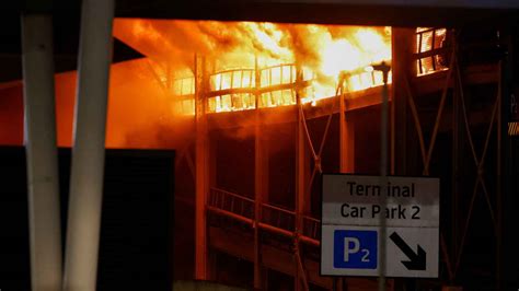 Un Gran Incendio Obliga A Suspender Todos Los Vuelos En El Aeropuerto