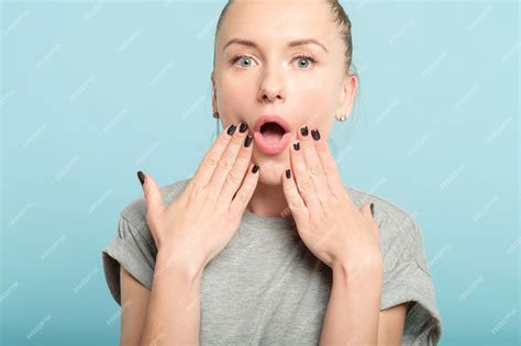 Premium Photo Shocked Astonished Amazed Woman With Open Mouth Emotional Facial Expression