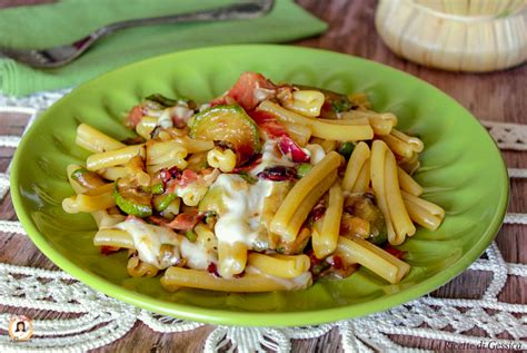 Pasta Con Zucchine E Speck Filante Con Mozzarella Ricetta Veloce E Facile