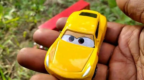 Menemukan Mobil Lightning Mcqueen Mack Truck Disney Pixar Cars