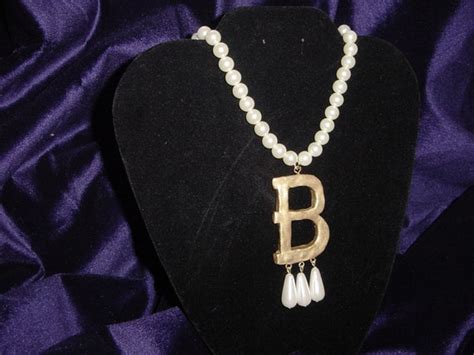 Anne Boleyn B necklace