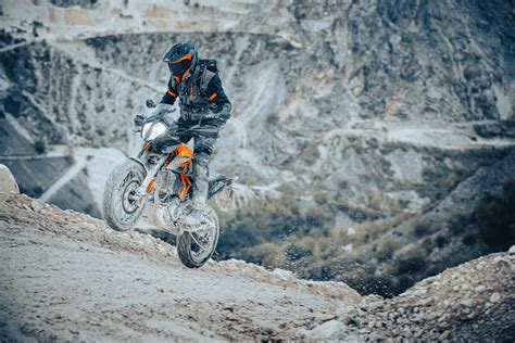 La Ktm Adventure Se Lava La Cara Una Campera Para El A Algo M S