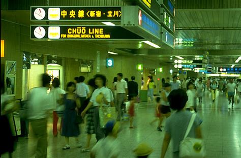 Japan Tokio Shinjuku Bahnhof Zentrum Abends