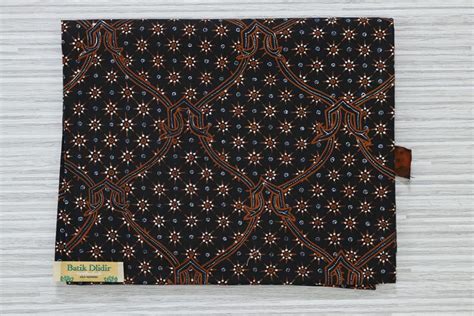 Batik Truntum Traditional Pattern of Java - Batik Dlidir