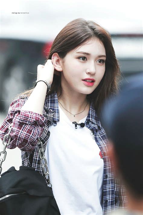 Jeon Somi 전소미 Jeon Somi Mode Wanita Wanita Cantik