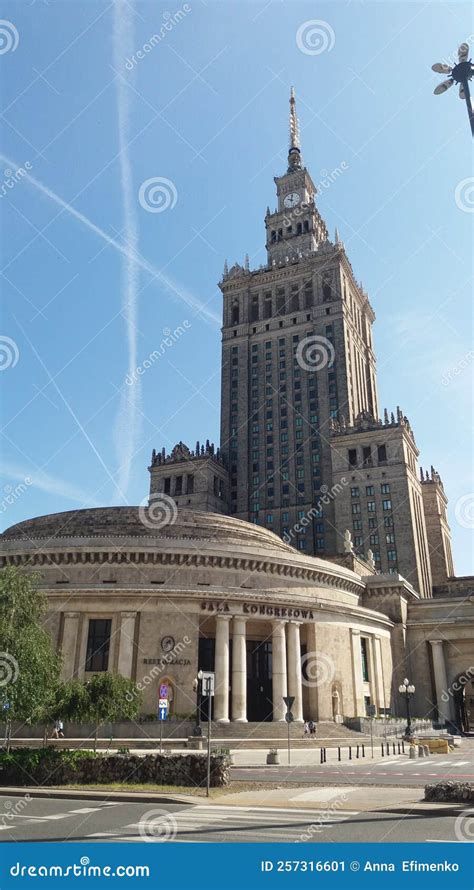 Palacio De La Cultura Y La Ciencia En Varsovia Foto Editorial Imagen