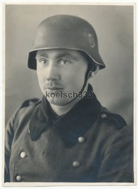 FOTO STAHLHELM PORTRAIT Soldat Der Wehrmacht Mit M 40 Helm EUR 7 99