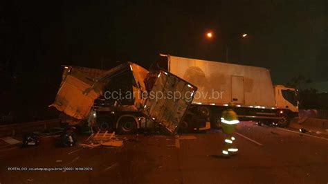 Acidente Entre Carreta E Caminh O Interdita Castelo Branco Gazeta De