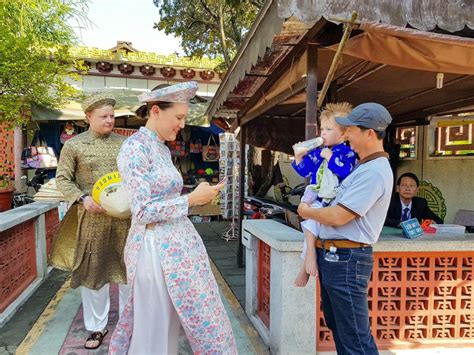 Tour En Ciclo Hoi An En Ao Dai Tradicional Vietnamita Getyourguide