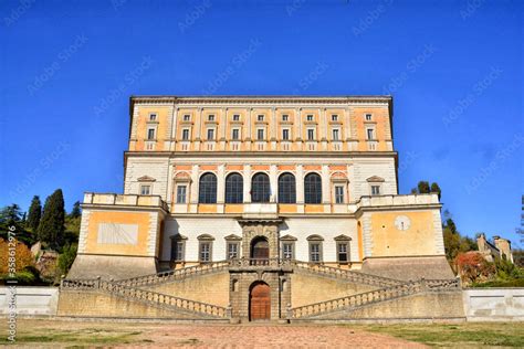 La Maestosa Villa Farnese Dimora Fortificata Costruita Per La Famiglia