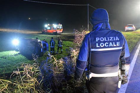 Sbanda E Finisce Con Il Furgone Nel Fosso Foto Massimo Argnani