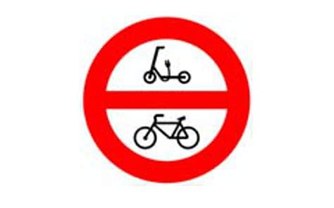 Prohibidos patinetes y bicicletas las nuevas señales de tráfico para