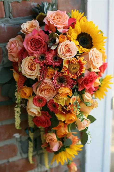 Sunflowers And Rose Wedding Bouquets Inspiring Ideas Confetti Roses