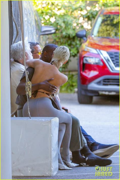 Photo Kanye West Bianca Censori Pda Outing 137 Photo 4945745 Just