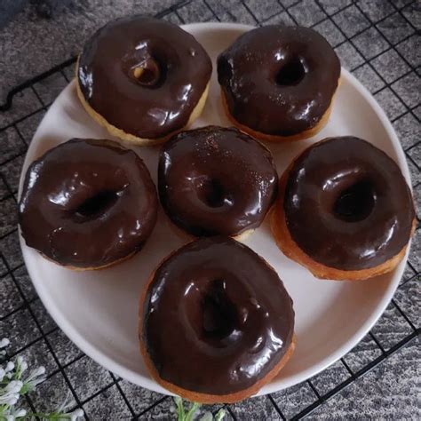 Resep Donat Lembut Toping Cokelat Sederhana Rumahan Di Yummy App