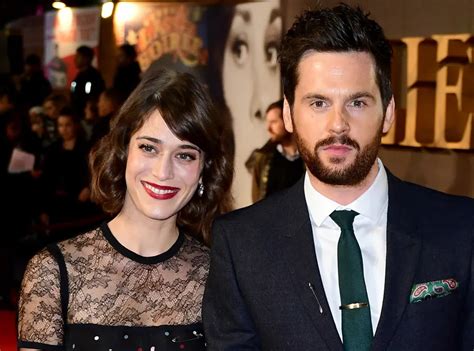 Photos Lizzy Caplan Masters Of Sex S Est Mari E Public