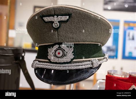 Wehrmacht mütze Fotos und Bildmaterial in hoher Auflösung Alamy