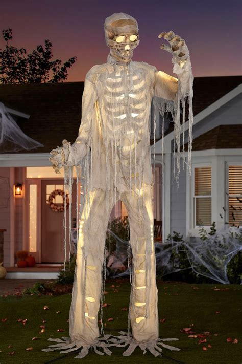 This Terrifying 12 Foot Tall Skeletal Mummy Is Wrapped In Gauze Moves