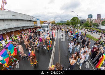 Csd Berlin Feier Der Vielfalt Trotzt Dem Regen Csd Berlin