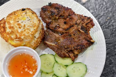 Grilled Vietnamese Lemongrass Pork Chops Recipe Thit Heo Nuong Xa The Meatwave