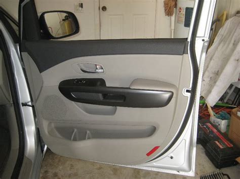 Kia-Sedona-Interior-Door-Panel-Removal-Guide-039