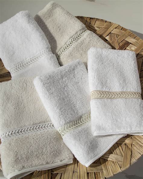 Home Treasures Wreath Fingertip Towels Set Of 2 Neiman Marcus
