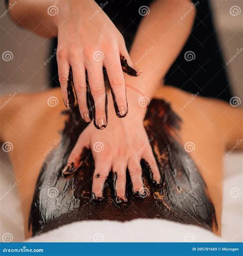 Chocolate Body Massage Beauty Treatment With Rich Cocoa Paste Stock Image Image Of Salon