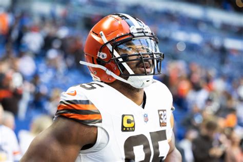 Cleveland Browns Add Myles Garrett And Za Darius Smith To Injury Report