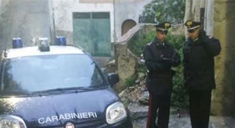 Ai Domiciliari Ma Sorpreso In Strada Dai Carabinieri Tenta Di Rientrare