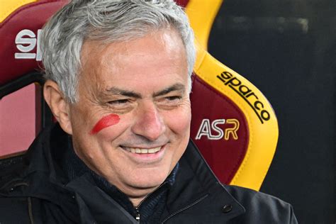 MOURINHO DÁ UMA DE SCHMIDT E FAZ FLASH EM PORTUGUÊS ANTIGO TREINADOR