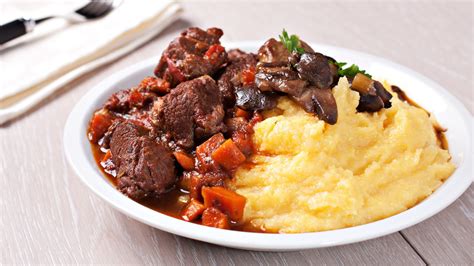 Spezzatino Con Polenta Il Comfort Food All Italiana Per L Inverno