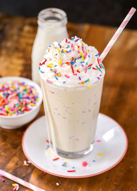 Funfetti Cake Batter Milkshake {5 Minute Treat} | Lil' Luna