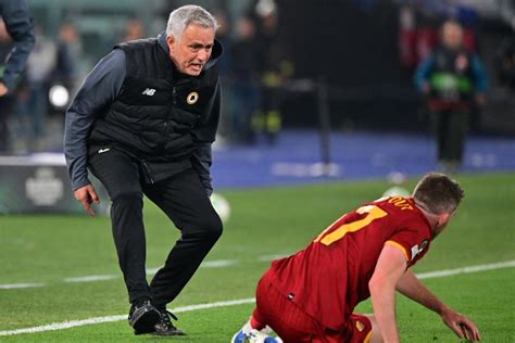 Direktur AS Roma Bantah Rumor Mourinho Akan Latih Timnas Portugal