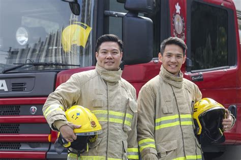 firefighter  soothed hong kong kindergarten pupils  bus crash
