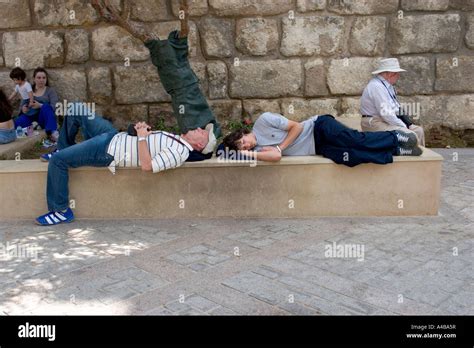 People taking a siesta in the city square in Seville Stock Photo - Alamy