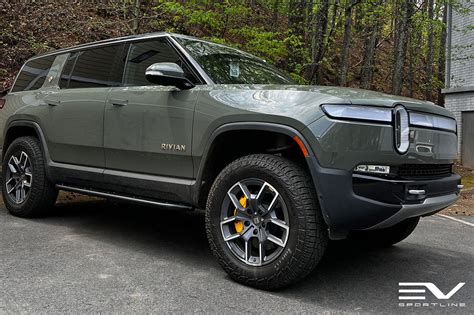 Launch Green Rivian R1s With Triple Slot Thread Running Boards Ev Sportline The Leader In