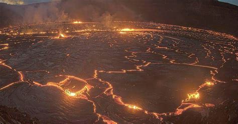 Hawaii's Kīlauea volcano erupts, prompting red alert | Flipboard