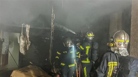 Herido muy grave un hombre de 48 años en el incendio de su garaje en